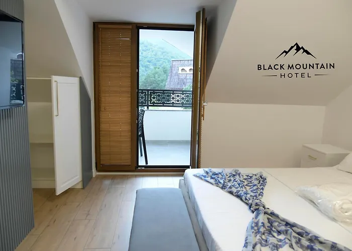 Blackmountain 酒店 *