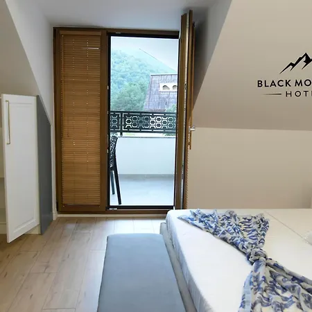 Blackmountain Hotel *